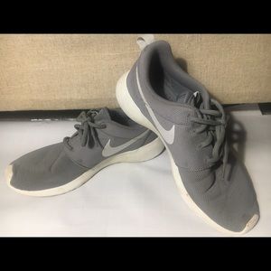 Grey Nike Tennis Shoes